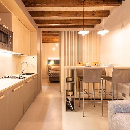 Dreamy Apartment Tre Corone Old Town Desenzano del Garda Ngoại thất bức ảnh