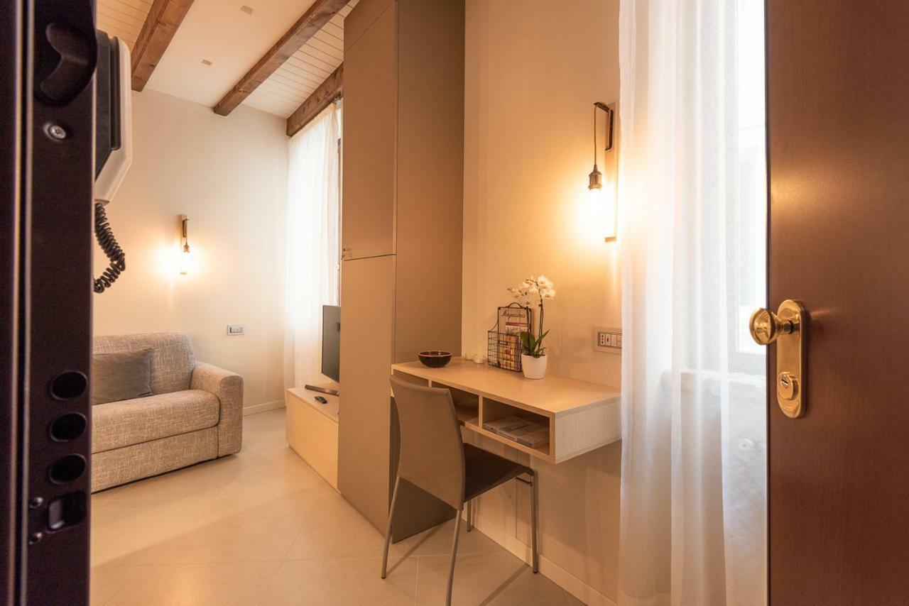 Dreamy Apartment Tre Corone Old Town Desenzano del Garda Ngoại thất bức ảnh