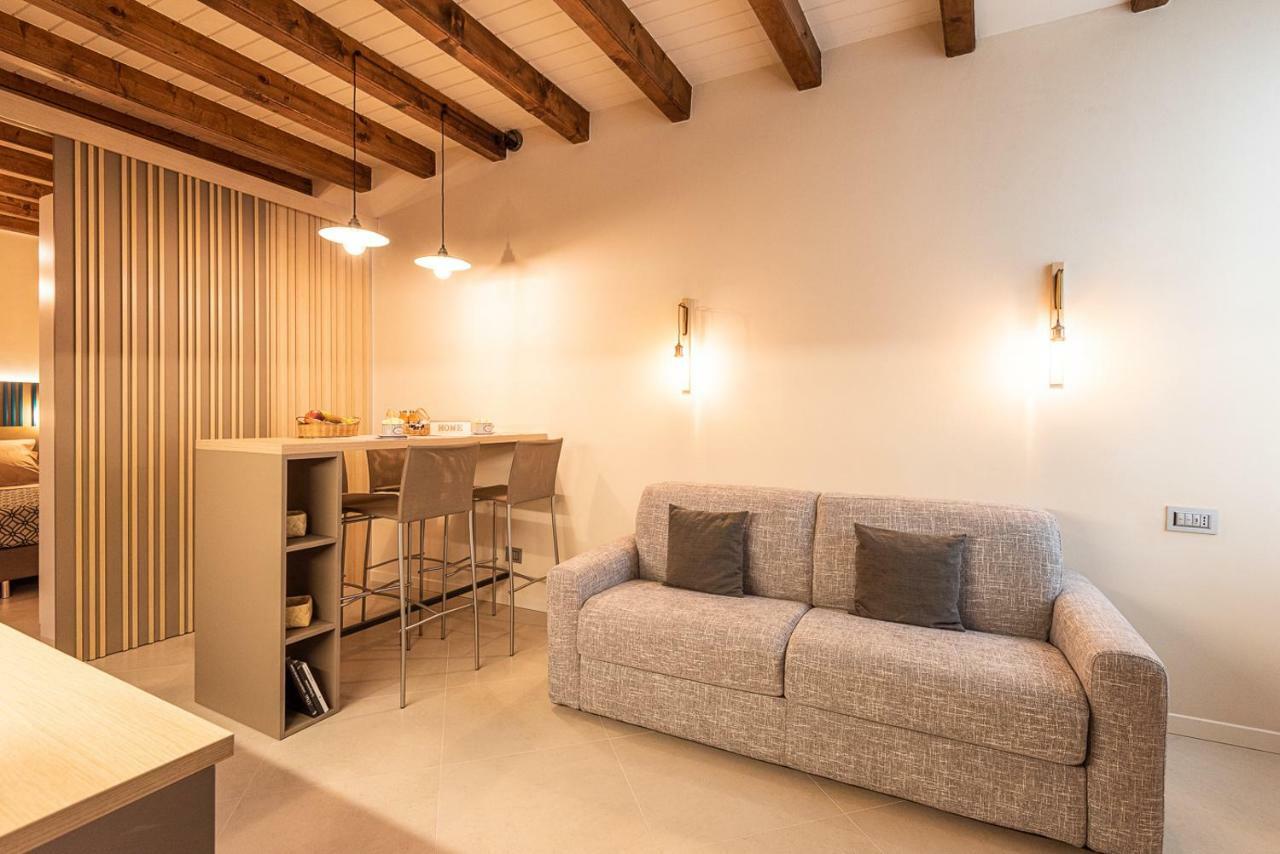 Dreamy Apartment Tre Corone Old Town Desenzano del Garda Ngoại thất bức ảnh